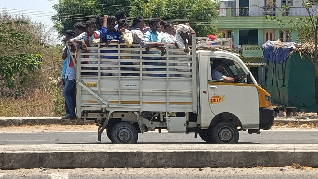 People going to election campaign in Dharmapuri in heavy vehicles