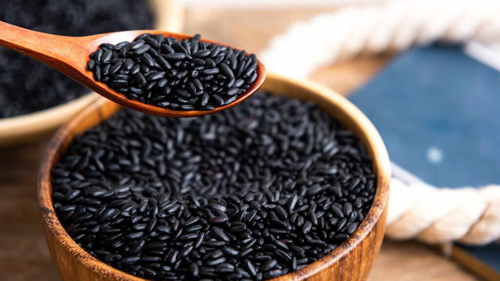 Lists the health benefits of black brown rice in tamil