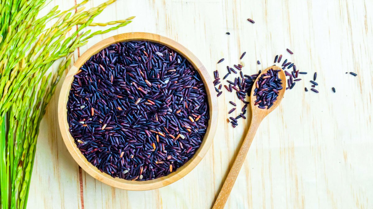 Lists the health benefits of black brown rice in tamil